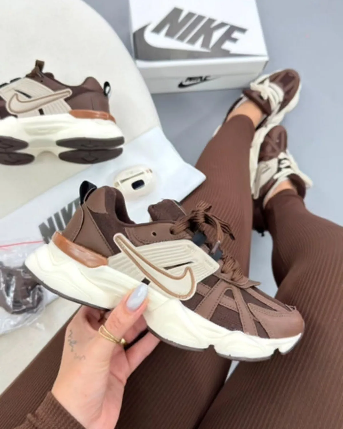 Nike V2K Run marrom