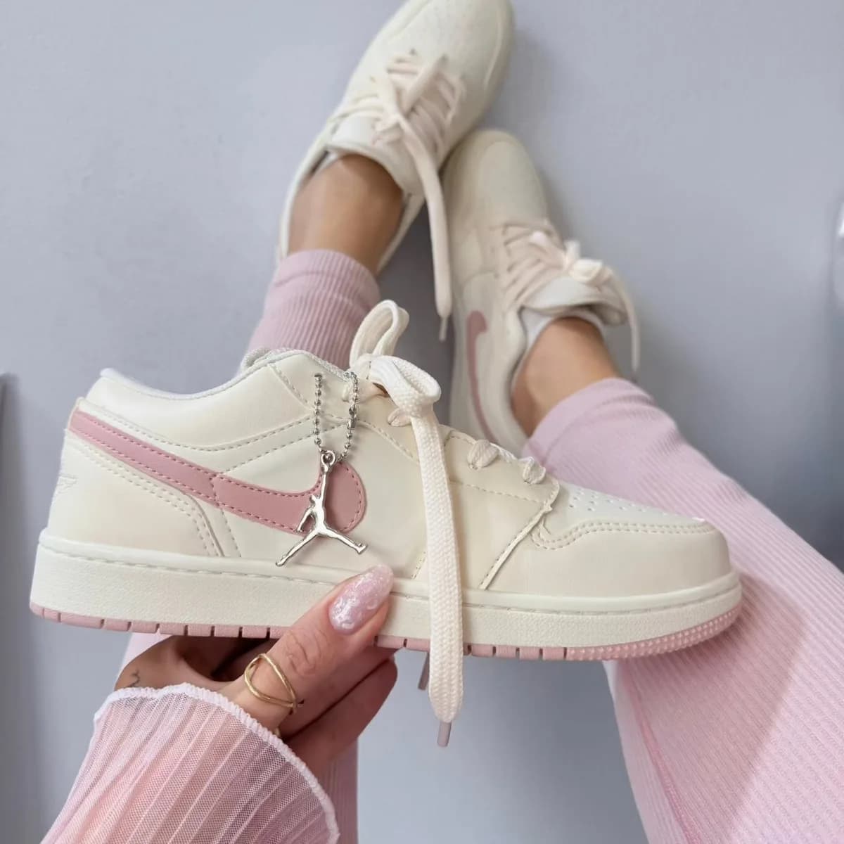 Air Jordan 1 Low branco e rosa